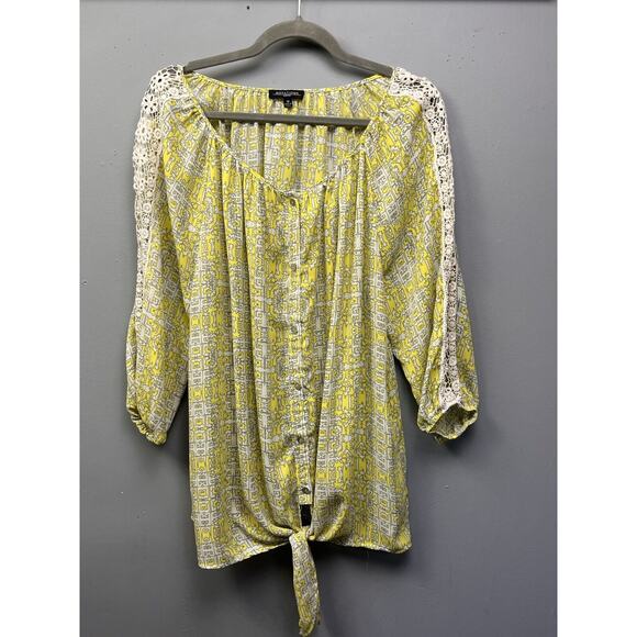 Notations Woman Top Womens 1X Yellow Gray Tie‎ Button front Crochet accents - Picture 1 of 8